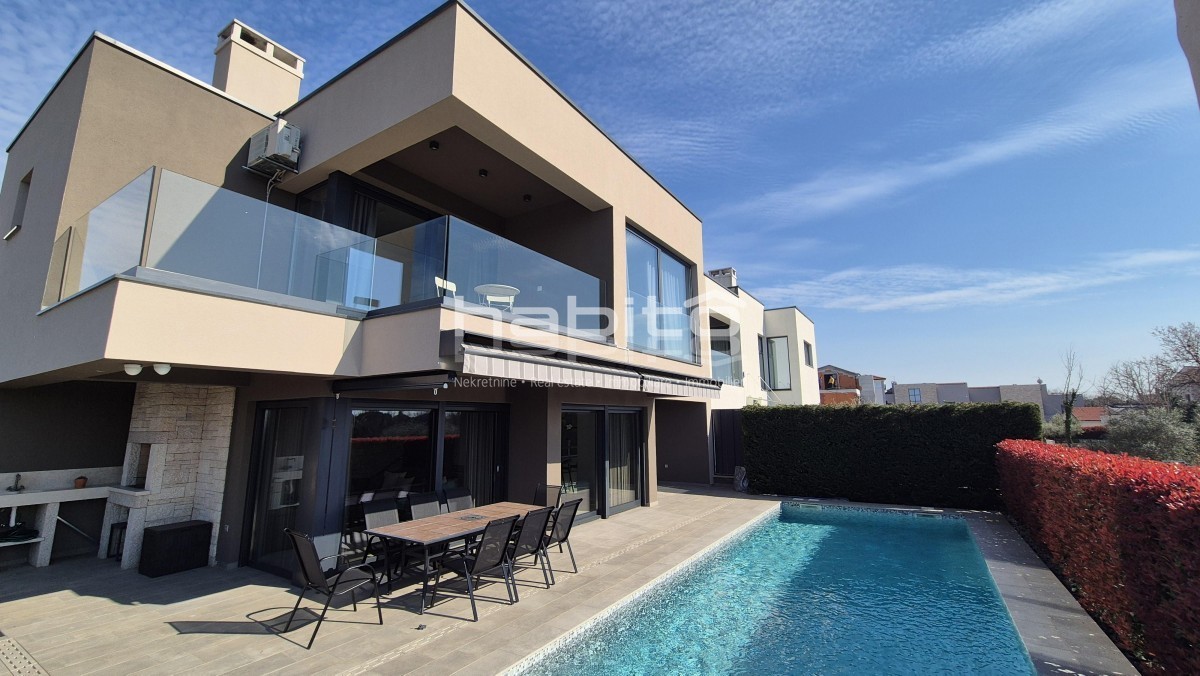 Luksuzna moderna vila s bazenom i krovnim jacuzzijem – Poreč, 500m od mora
