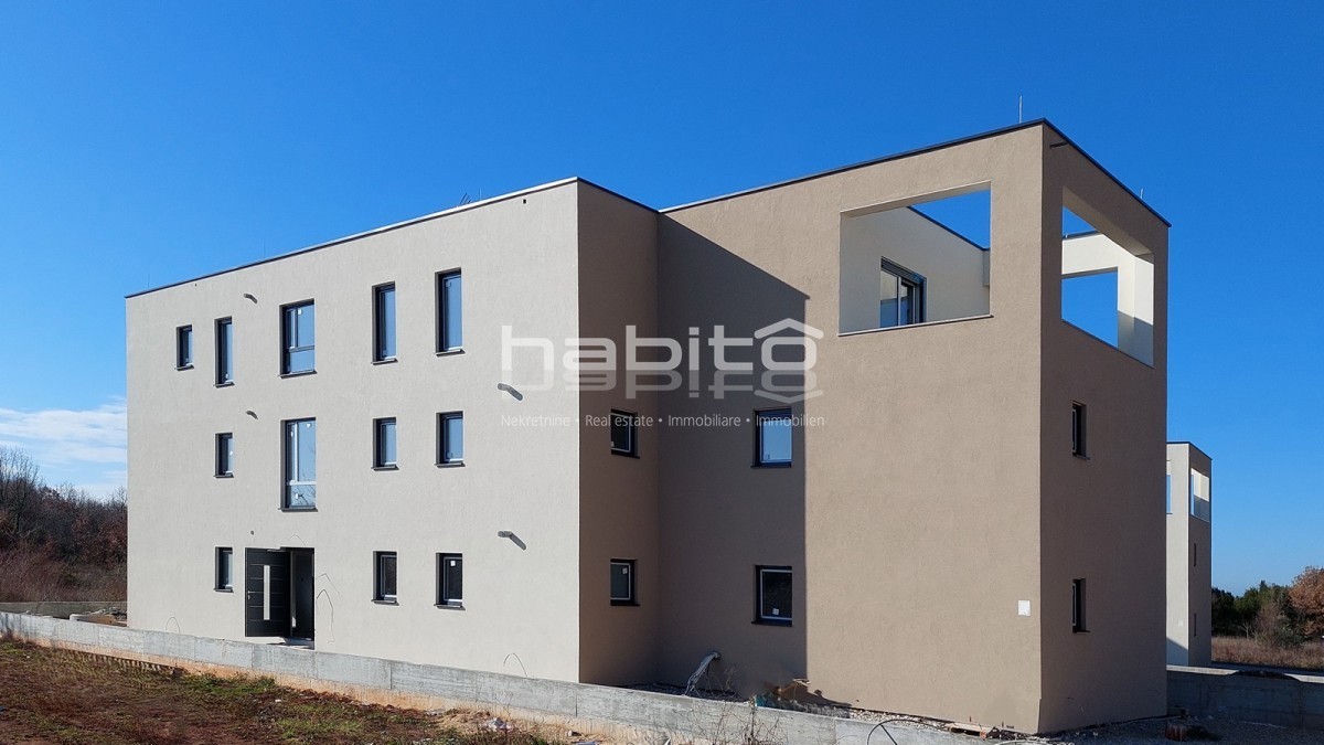 Poreč, stanovanje v gradnji 95 m2 z vrtom 115 m2, 1500 m od morja