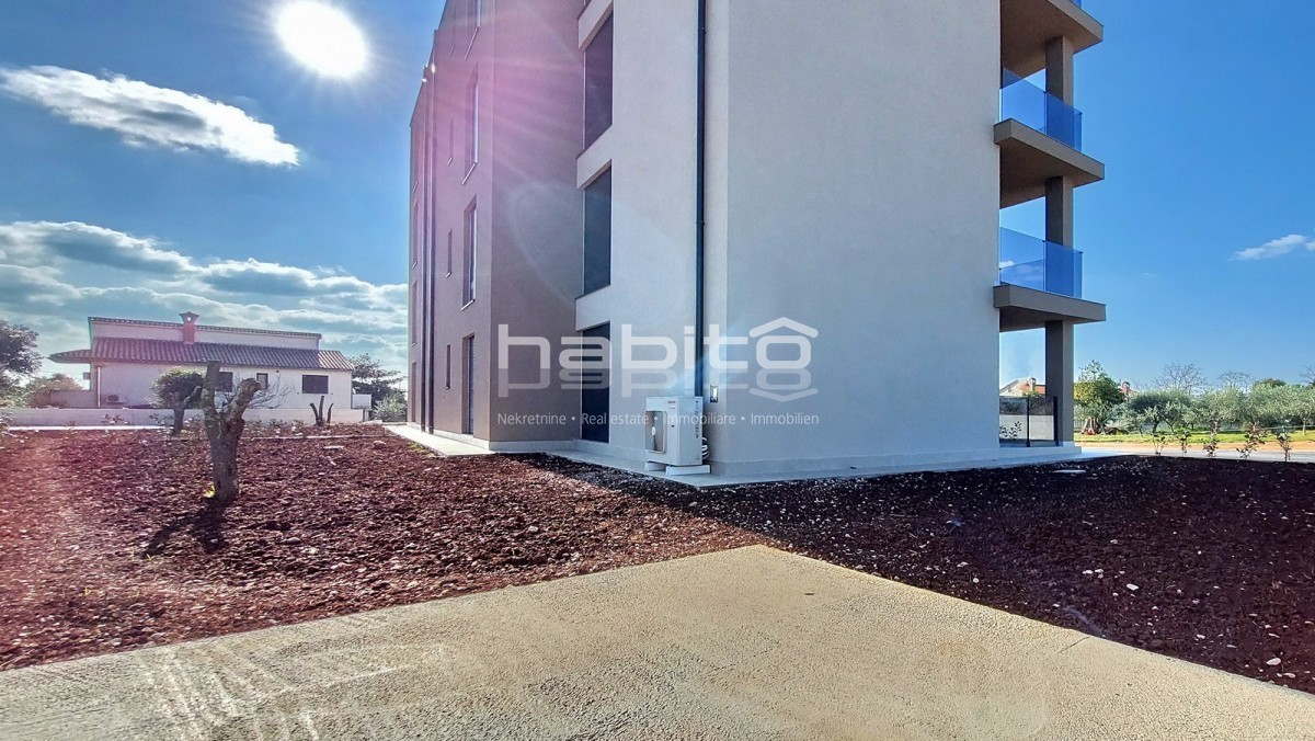 Porec area - New ground floor apartment with garden, 2 bedrooms, ELEVATOR, 2 parking spaces