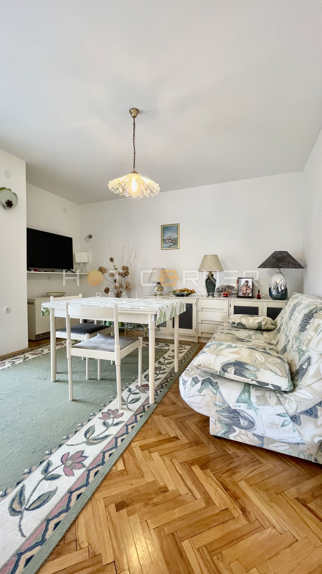 A beautiful apartment with a garden near the city