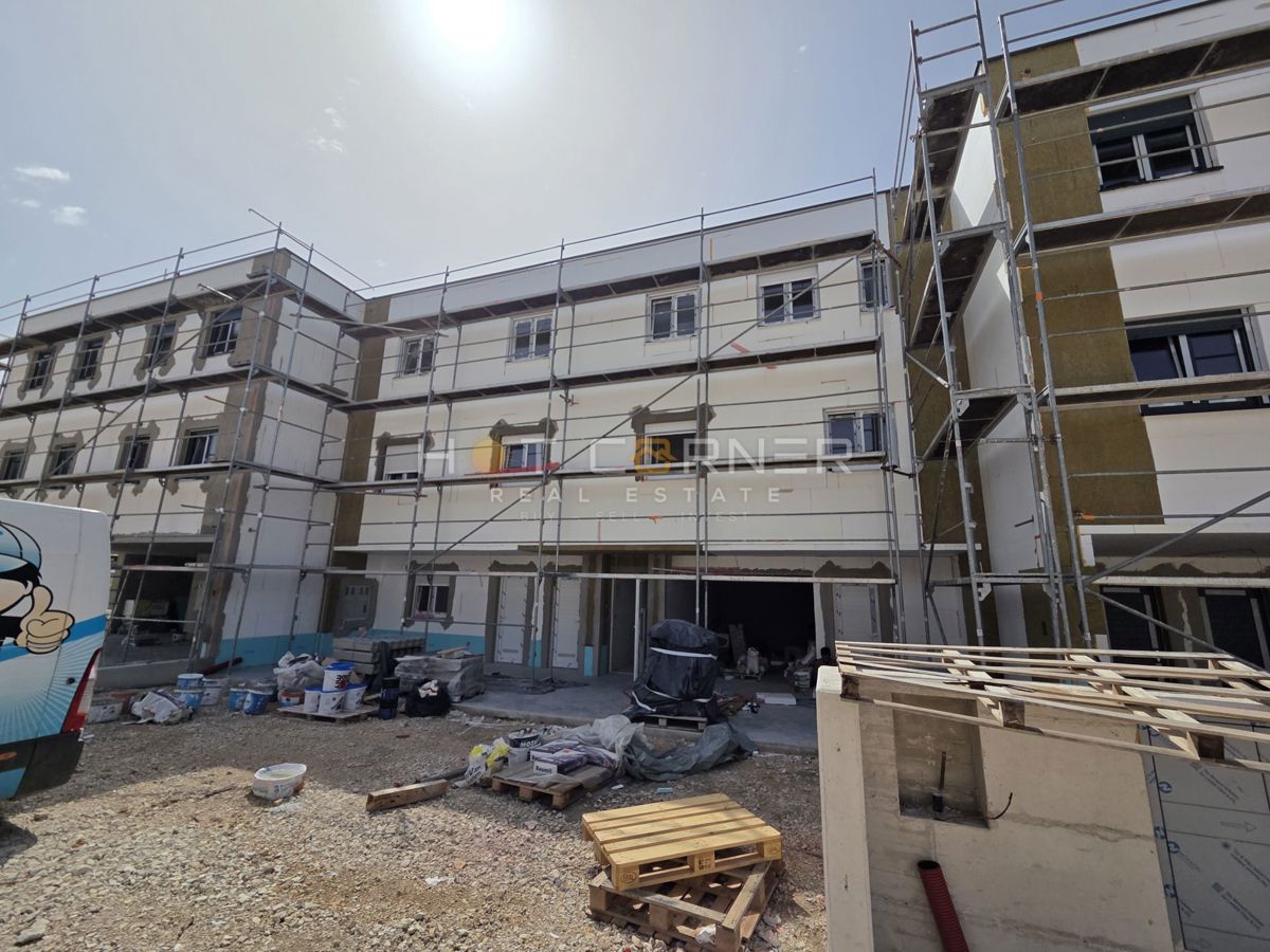 Pula Valmade – spacious apartment with large terrace and parking, shell & core, 96.7 m²