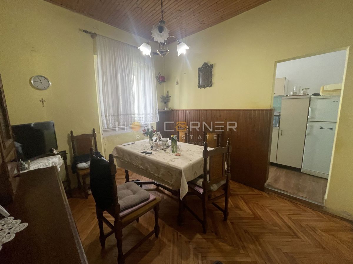 Pula - centar - stan 64m2, 3 spavaće sobe, spremište