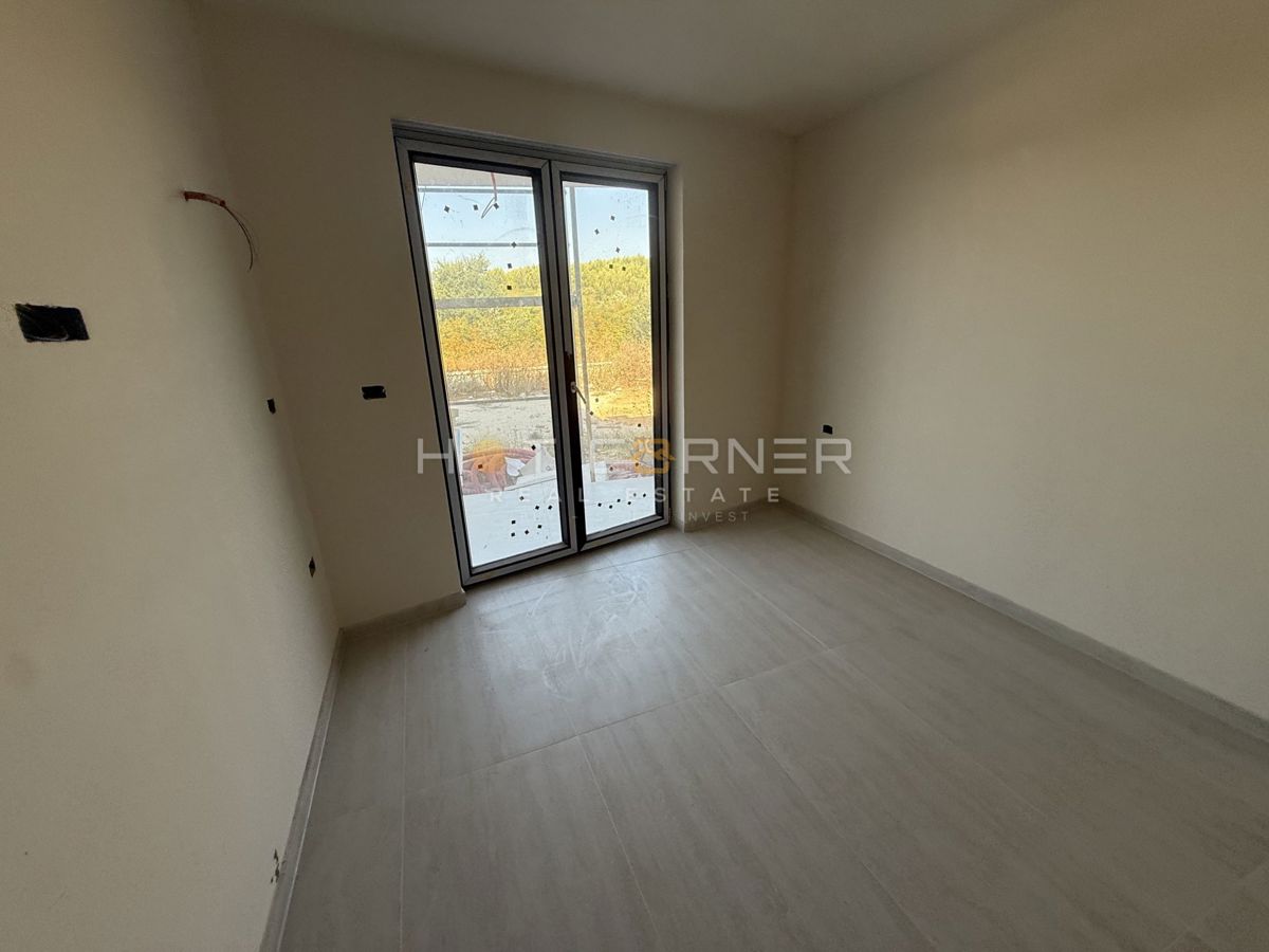 Medulin, 650 m od plaže, novo, prizemni 2 SS stan s 132 m2 vrta – 3