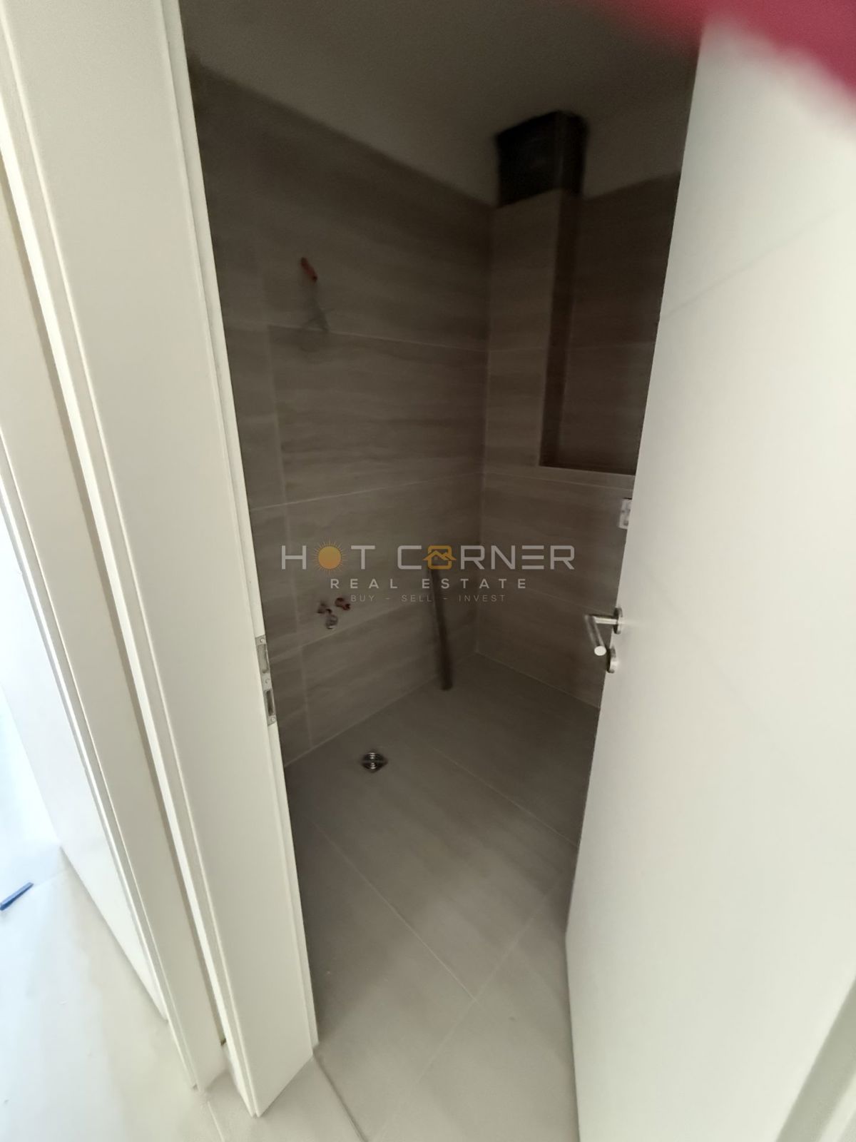 Medulin, 650 m od plaže, novo, prizemni 2 SS stan s 132 m2 vrta – 2
