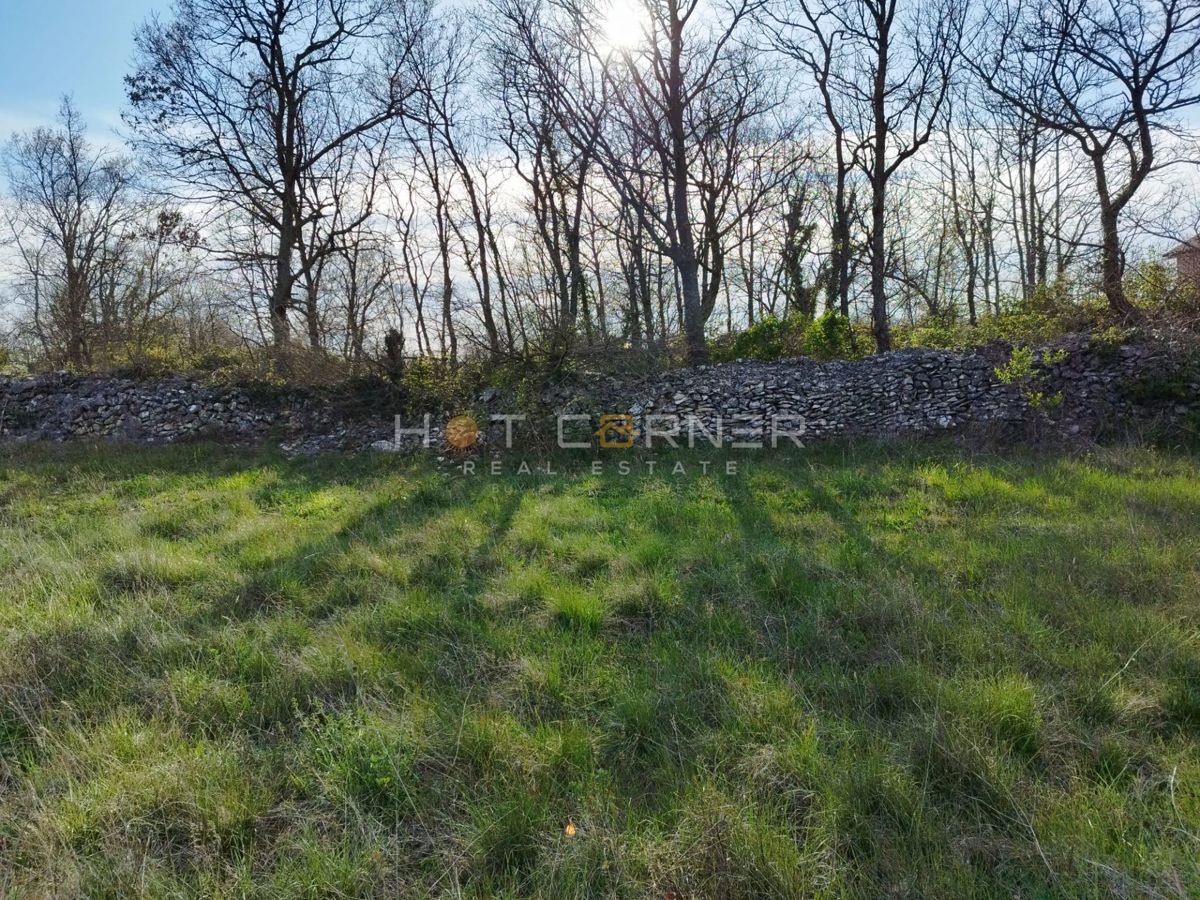 Участок MARČANA, 88.000 €