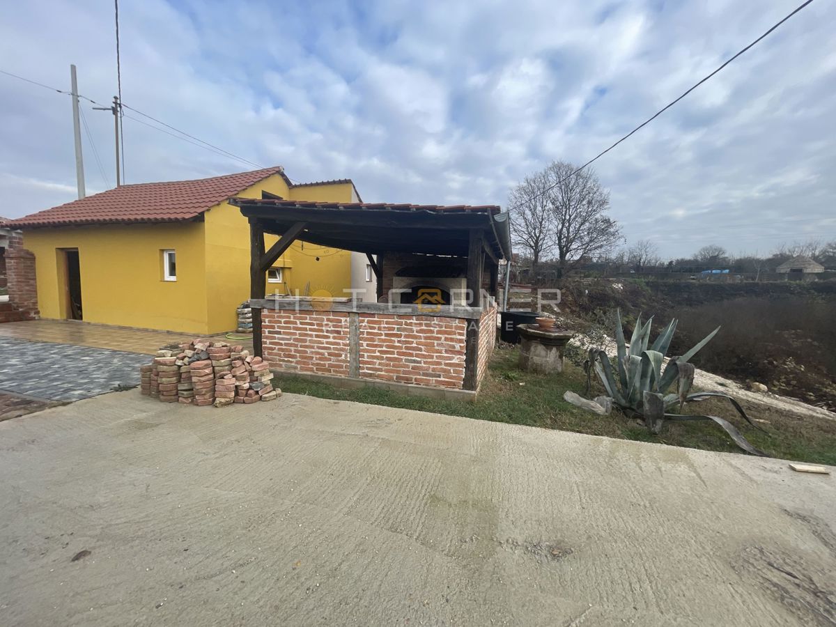 Svetvinčenat - okolica, građevinsko zemljište 500m2 sa izgrađenim objektom – 3