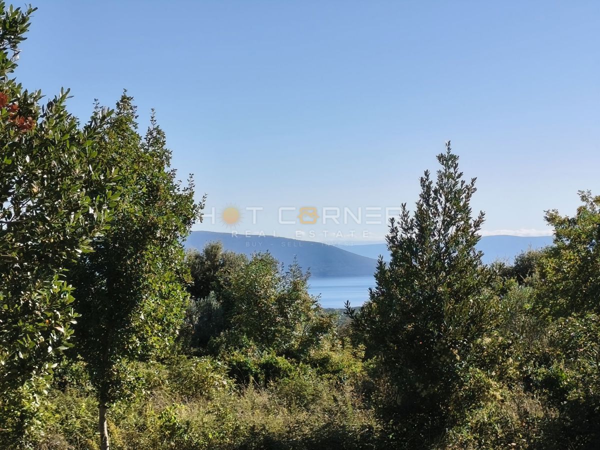 Участок MARČANA, 105.000 €