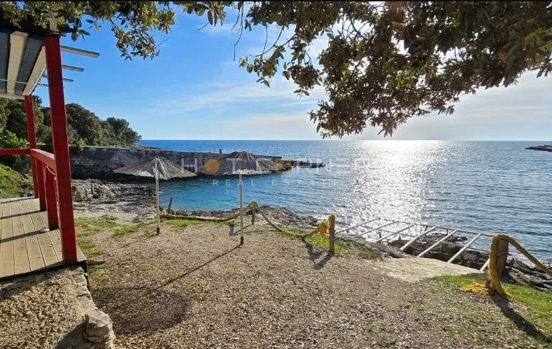 Verudela - spacious apartment with two terraces, 300 m from the sea, central gas heating