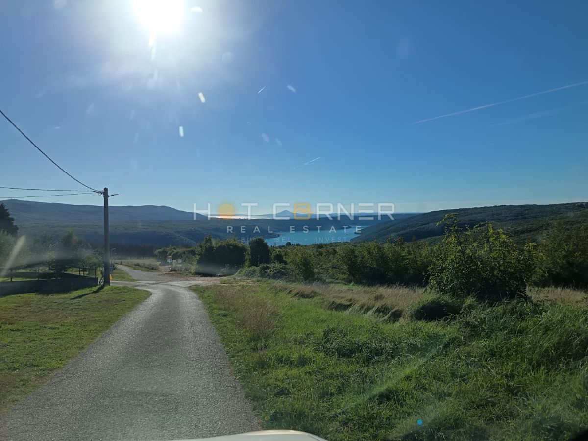 Участок BARBAN, 115.000 €