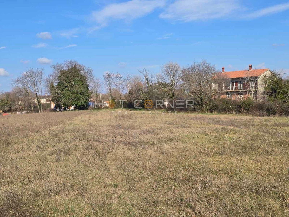 Zazidljivo zemljišče Muntić, 685 m² / 75.350 € – 3