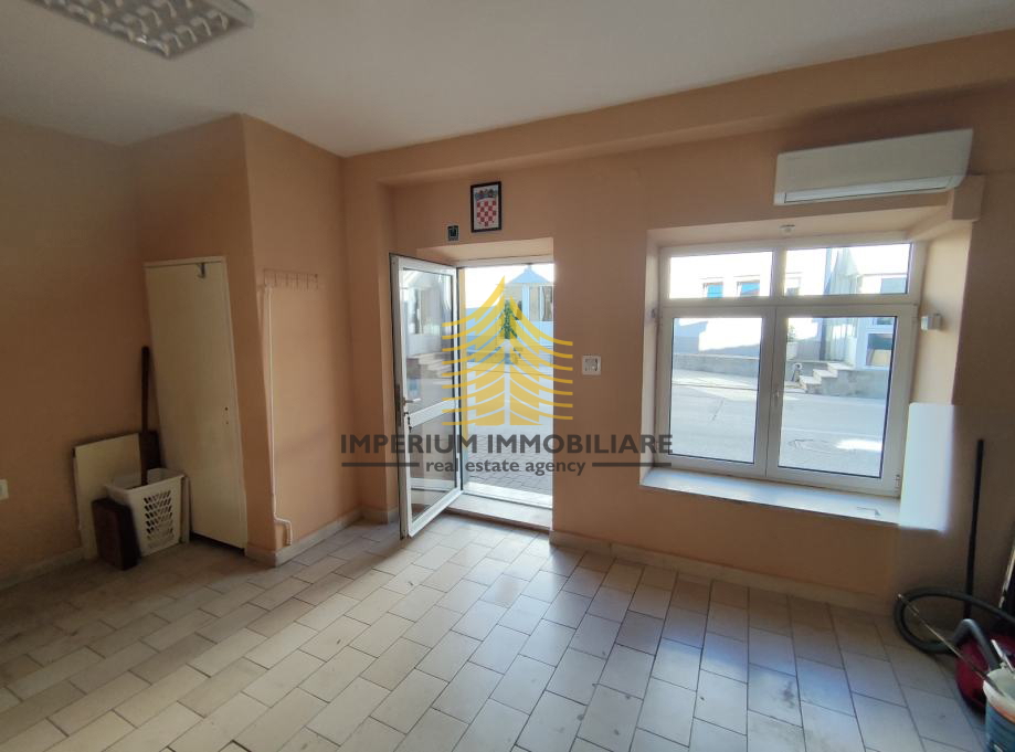 Коммерческая площадь SINJ, 330 €