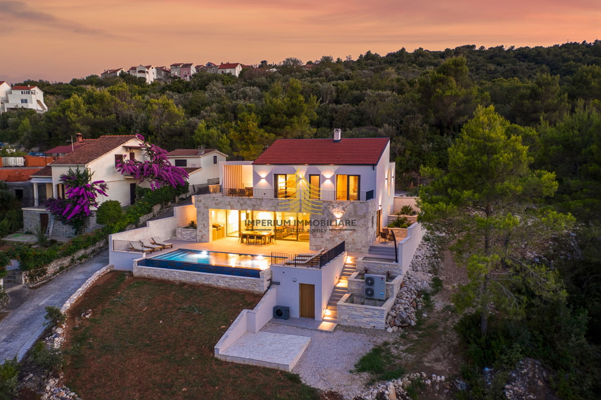 MALI IŽ