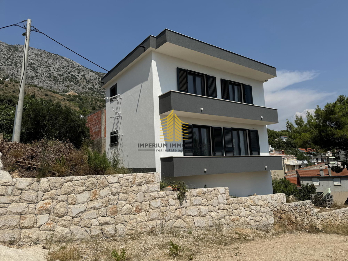 Дом OMIŠ, 310.000 €
