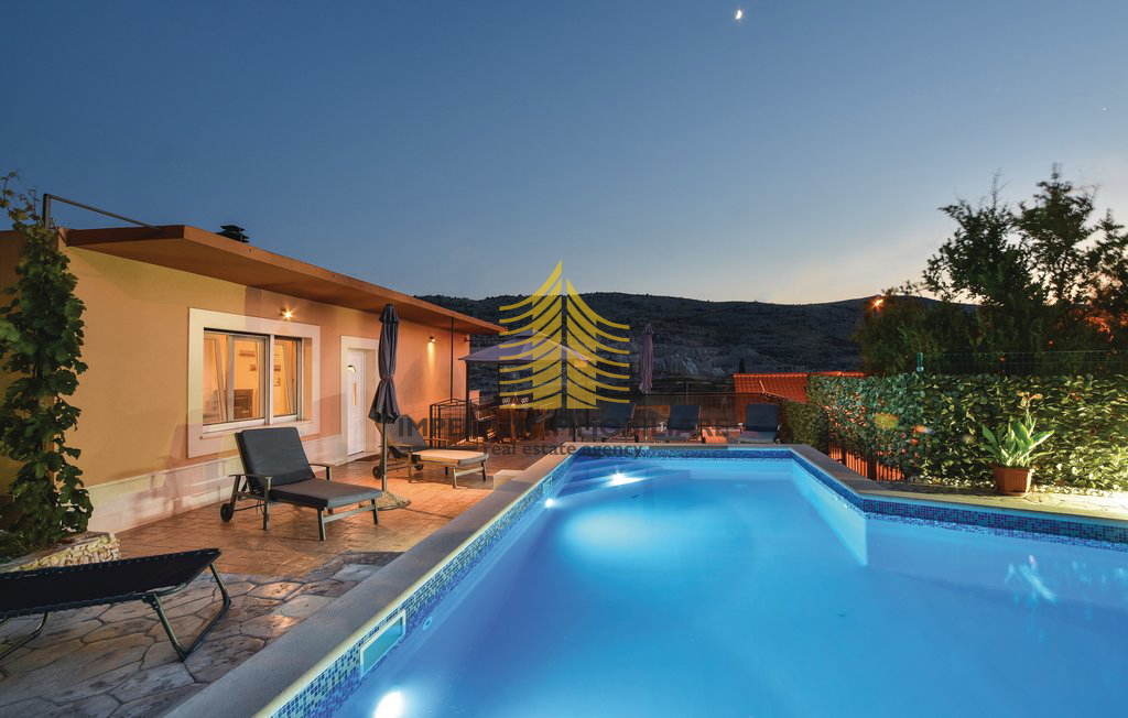 Дом SPLIT, 1.000 €