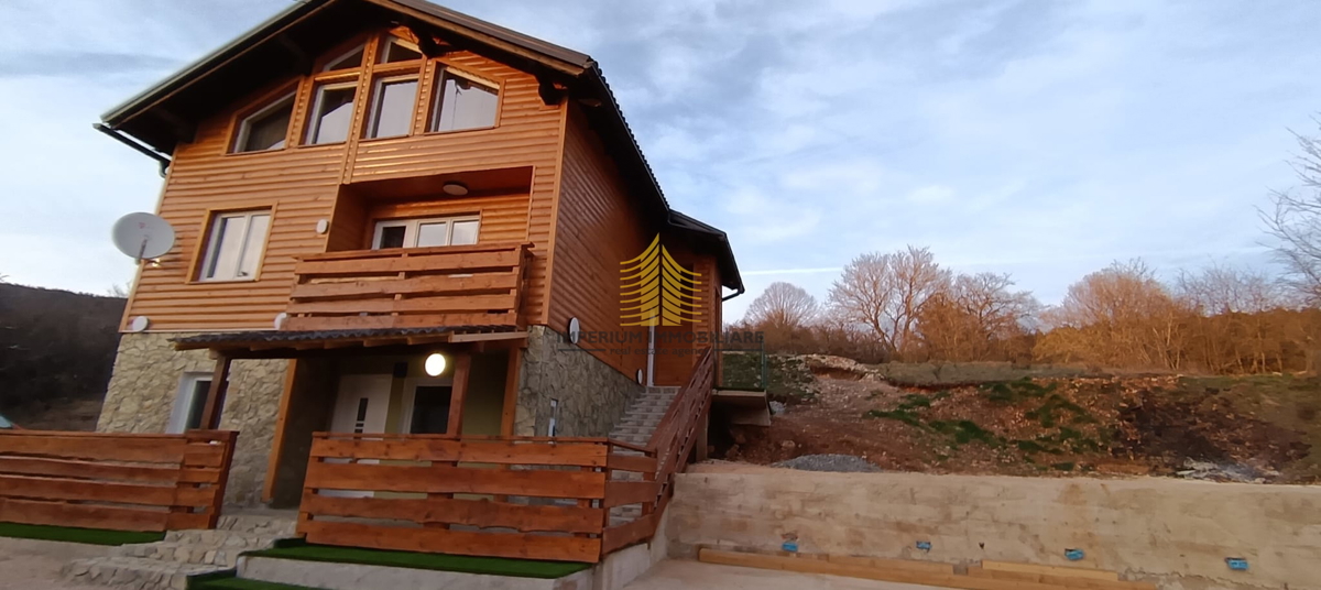 Дом VRHOVINE, 400.000 €