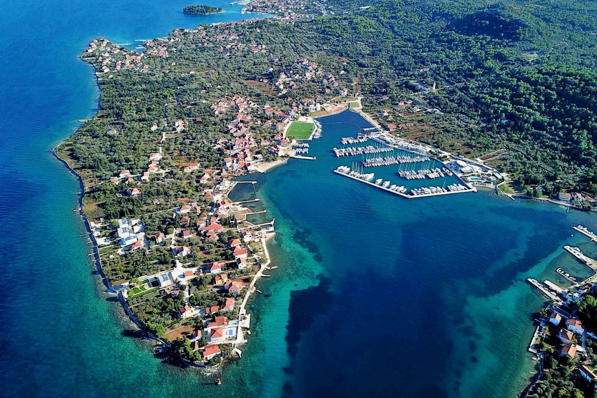 Terreno UGLJAN, 575.000 €