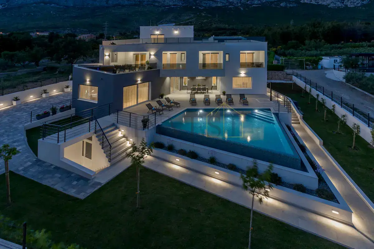 KAŠTEL SUĆURAC