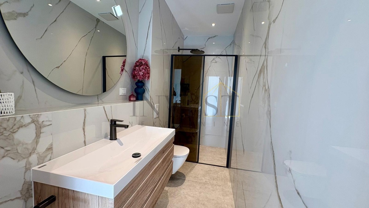 Casa DUGI RAT, 1.800.000 €