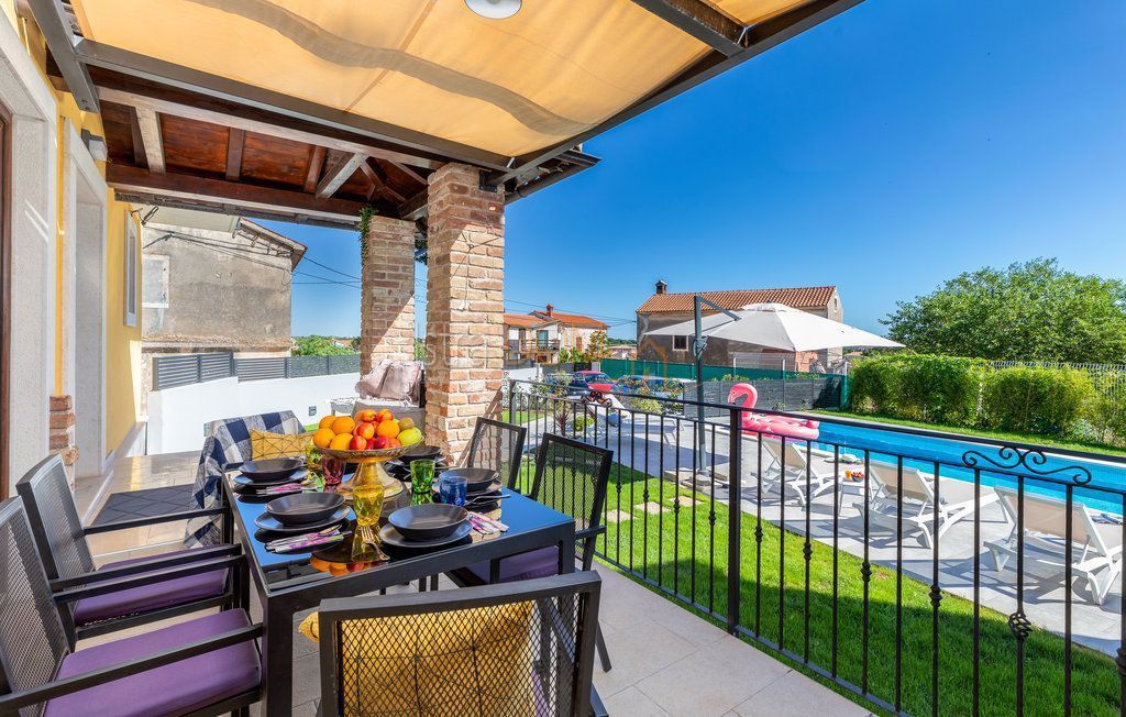 Дом LIŽNJAN, 470.000 €