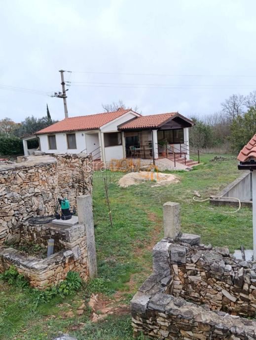 - Rakalj, dvije kuće sa velikom okućnicom - – 3
