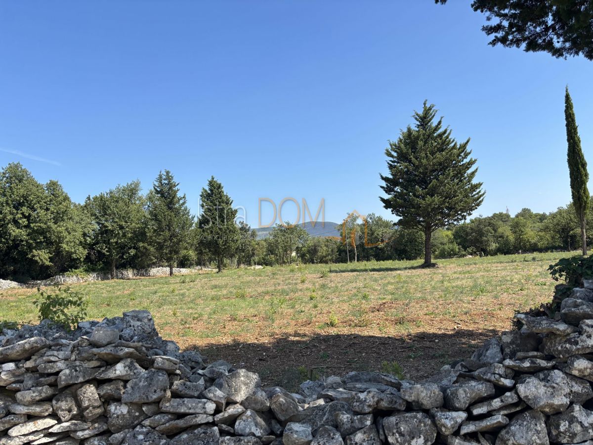 Участок MARČANA, 87.600 €