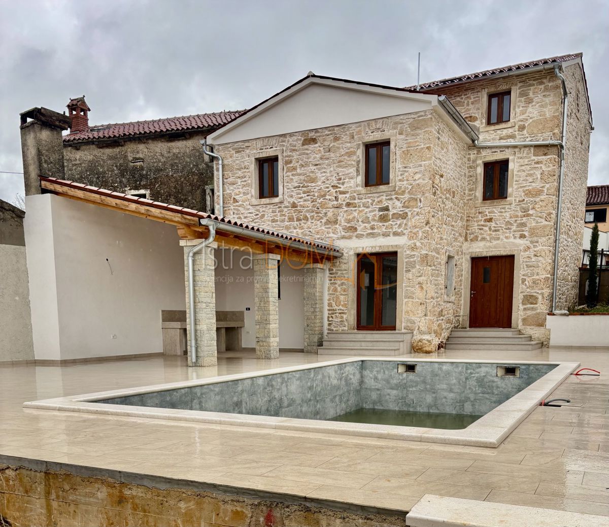 Casa ŽMINJ, 350.000 €