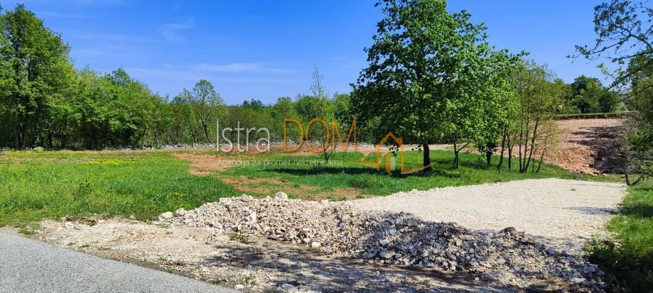 Участок BARBAN, 47.040 €