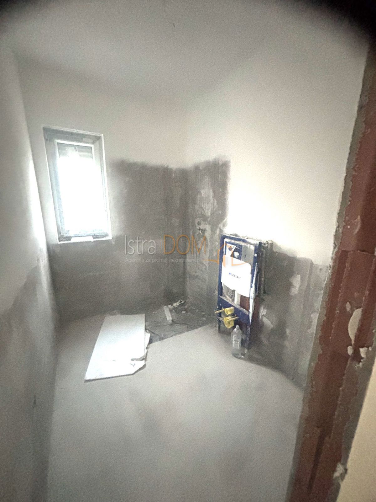 - Ližnjan, visoko prizemlje 98,25 m2. 2 s.sobe - – 3