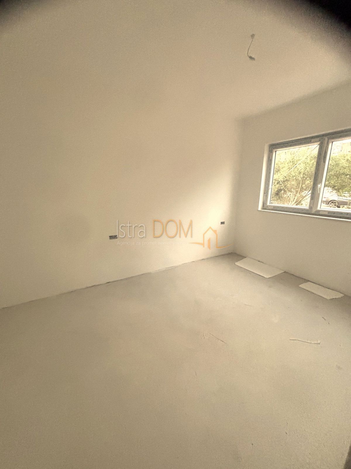 - Ližnjan, visoko prizemlje 98,25 m2. 2 s.sobe - – 2