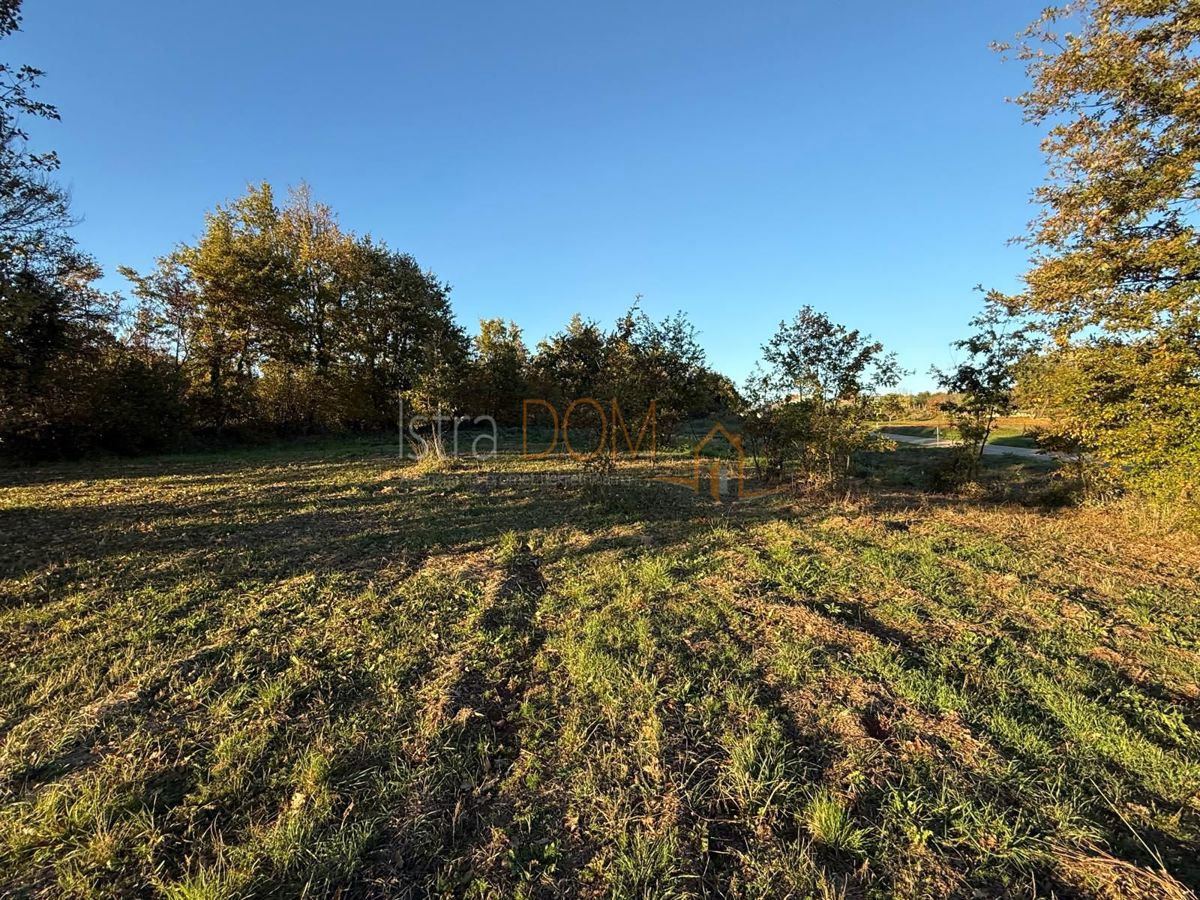 Участок BARBAN, 54.000 €