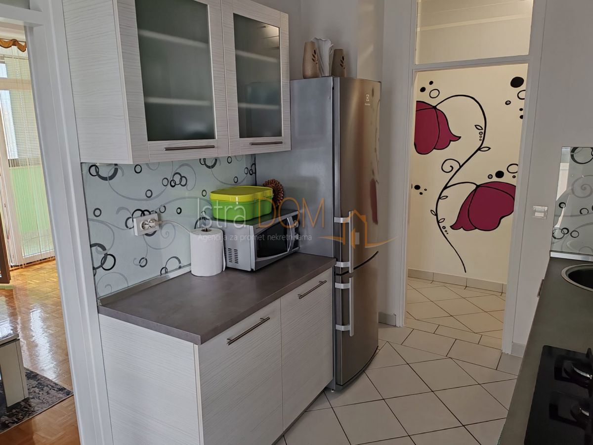- Vidikovac, renoviran dvosoban stan 60 m2 -