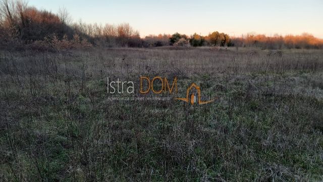 Участок MARČANA, 32.000 €