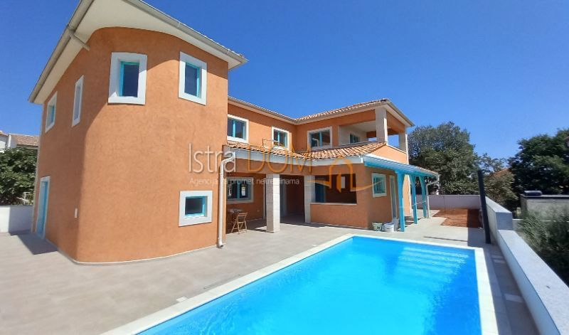 Дом VODNJAN, 590.000 €