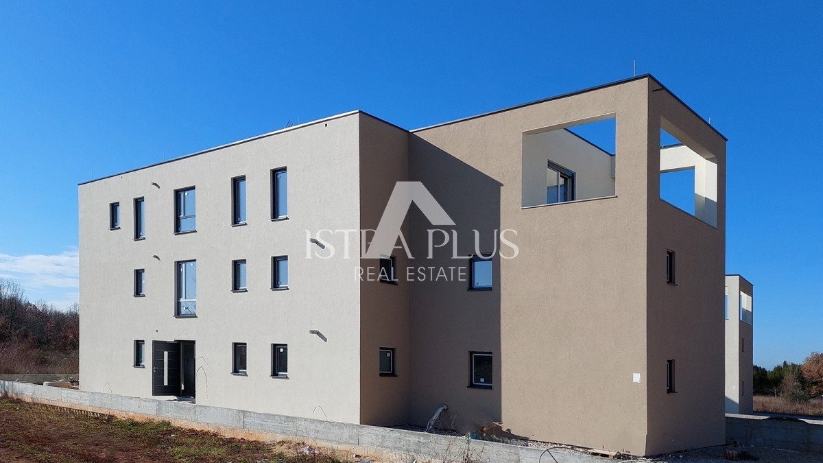 Poreč, stan od 91 m2, 1. kat, cca 800 m od mora (zračne linije)