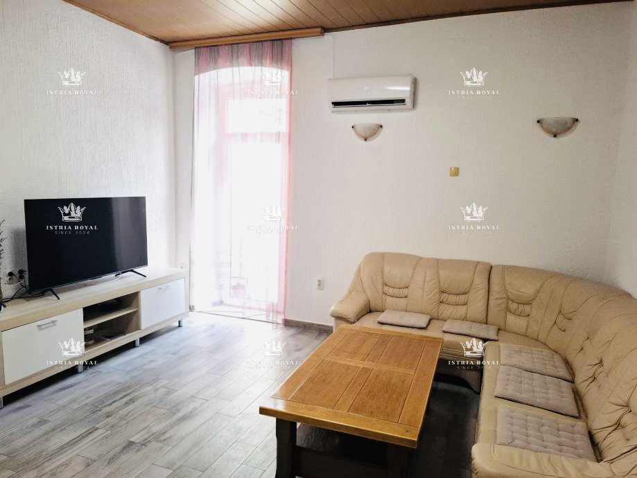 Istria, Pula, TWO APARTMENTS, attractive location, 122m2, 3 bedrooms + dining room