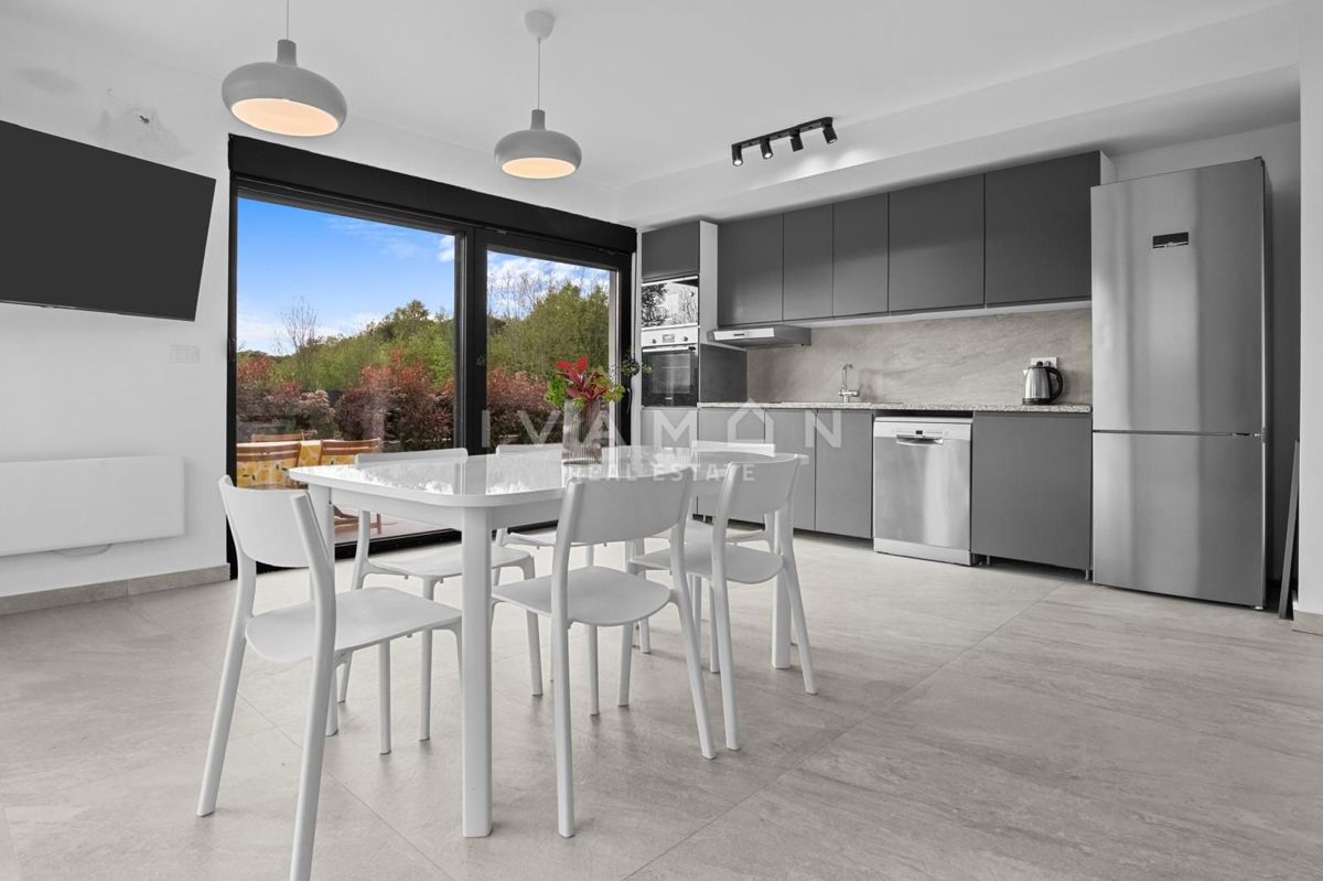 Fully furnished four-bedroom house near the center