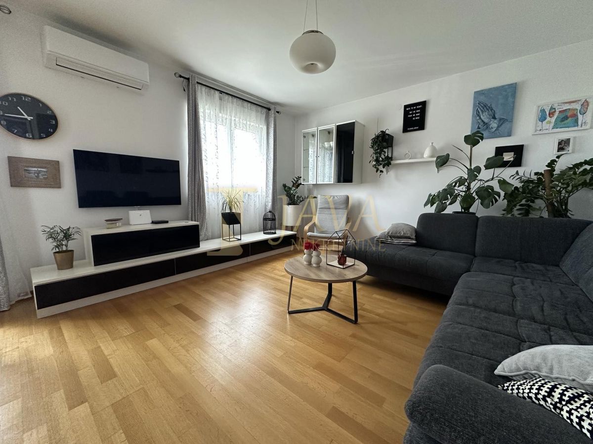 Appartamento VIŠKOVO, 279.000 €