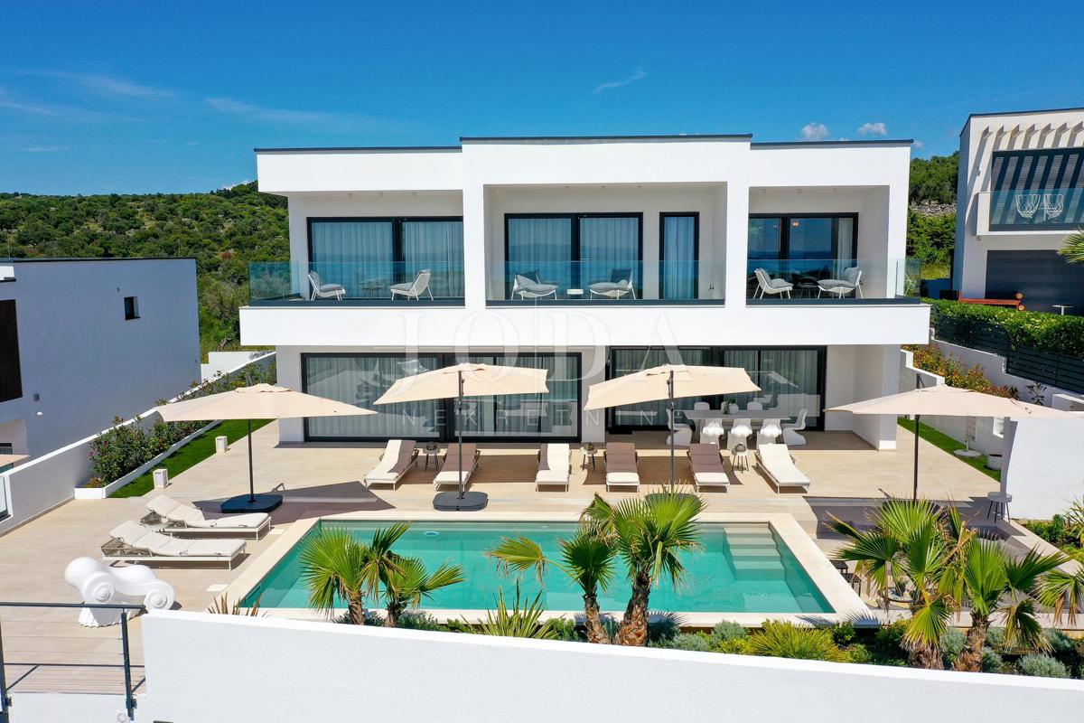 Дом NOVALJA, 1.730.000 €