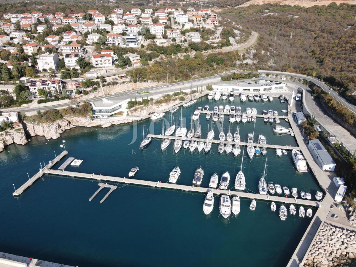 Locale commerciale NOVI VINODOLSKI, 1.080 €