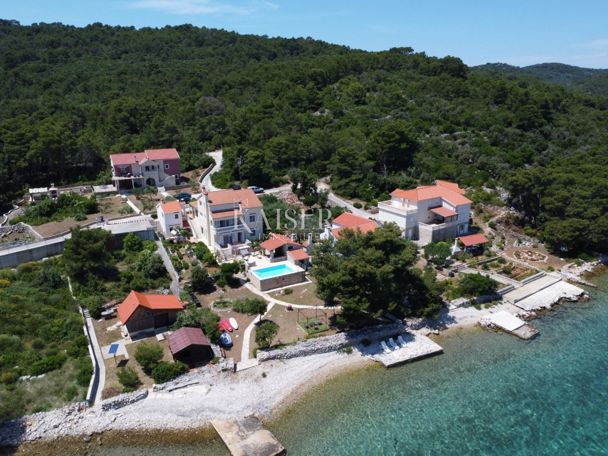 MALI IŽ