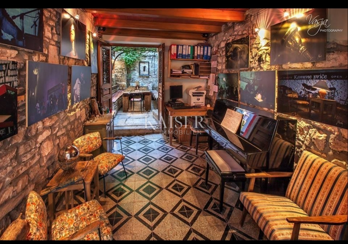 Locale commerciale ROVINJ, 870.000 €