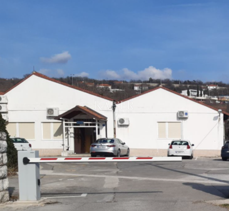 Locale commerciale KOSTRENA, 595.000 €