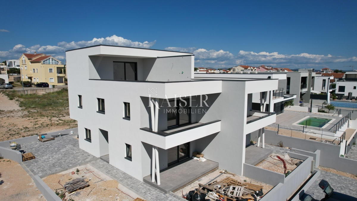 Vodice, Šibenik - Elitno dupleks stanovanje s strešno teraso in jacuzzijem
