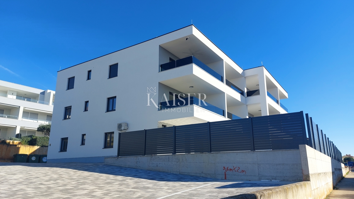Istra, Novigrad - dvosobno stanovanje z dnevno sobo, 66m2; prvo nadstropje