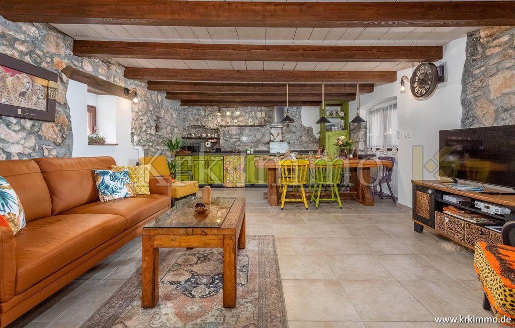 Renovirana kamena kuća s pogledom na more! Nekretnine Krk – 3