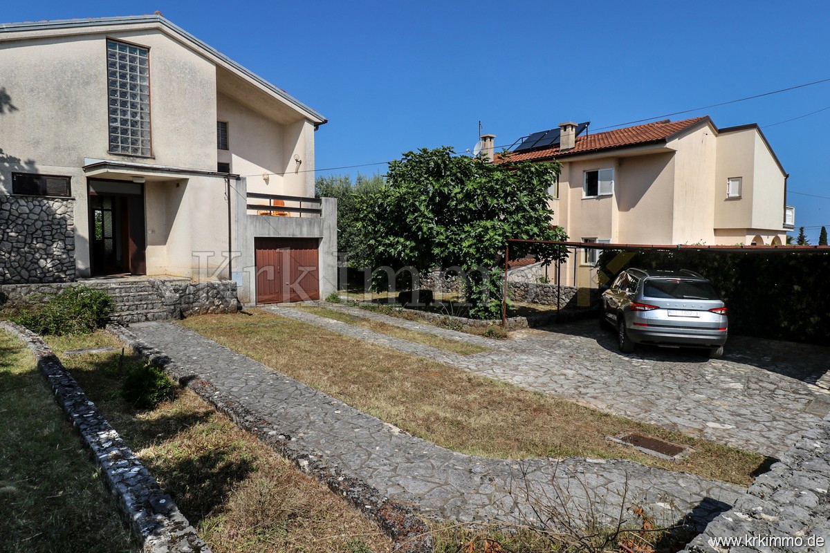 Samostojna hiša z vrtom v centru Malinske! NAPRODAJ – 3