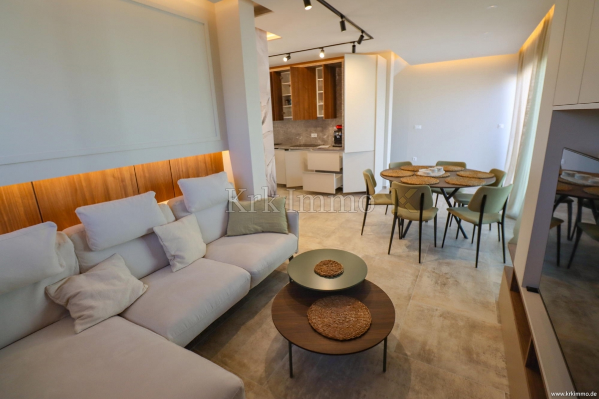 Dvonadstropni apartma s strešnim bazenom in pogledom na morje. – 2