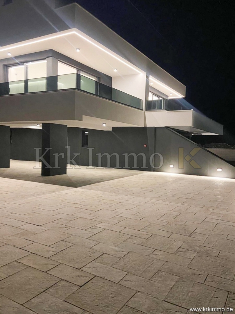 Novi moderni apartman s bazenom. Nekretnine otok Krk – 3