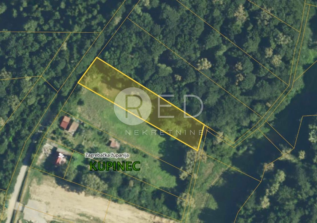 Участок PISAROVINA, 52.500 €