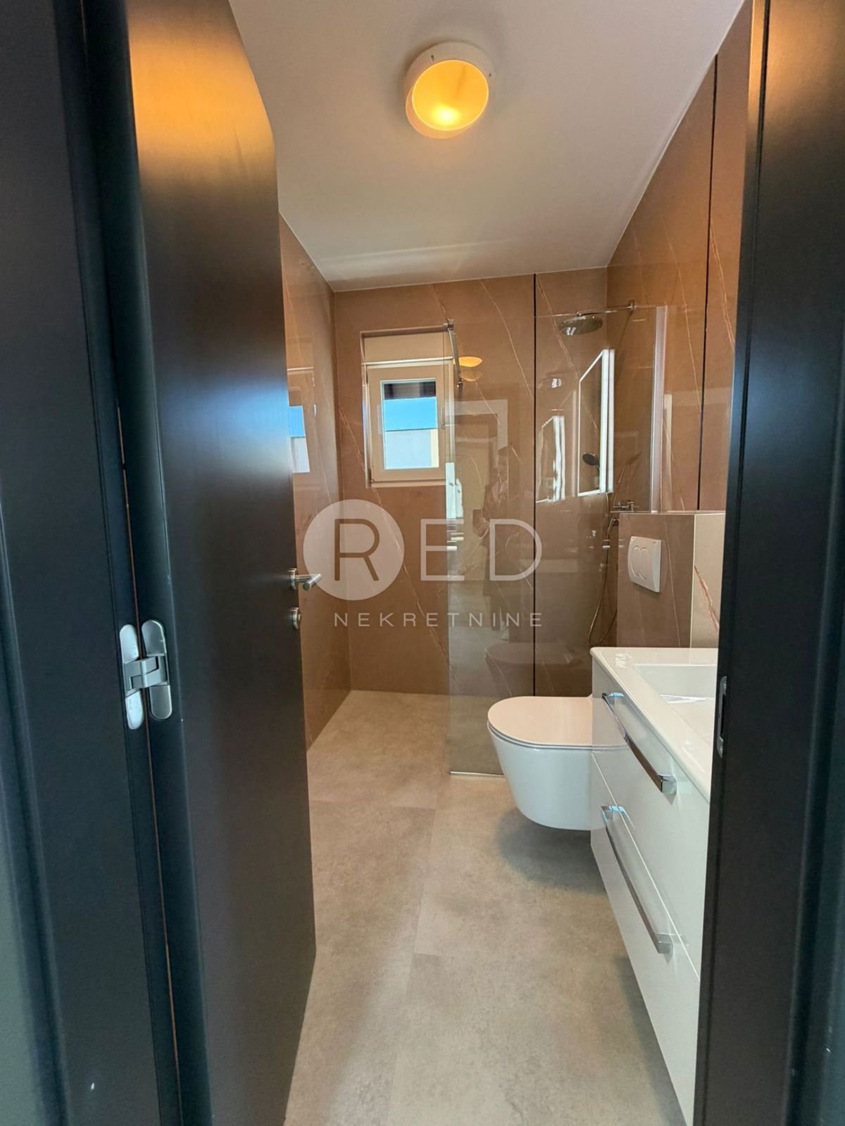 PRIVLAKA PENTHOUSE 2.KAT USELJIVO – 2